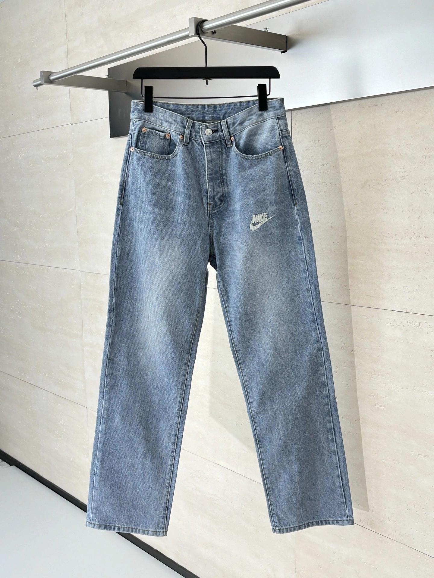 wg.luxury-- 8V Levi’s x Nike embroidery item: E-F431J1722